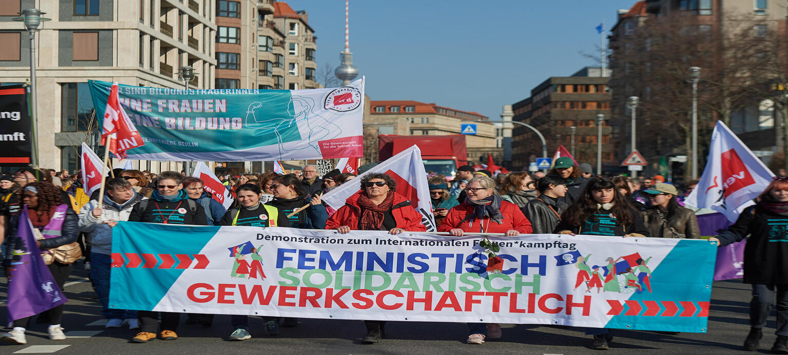 Ein Foto von einer Demonstration am 08.03.2024 den internationalen Frauentag in Berlin.