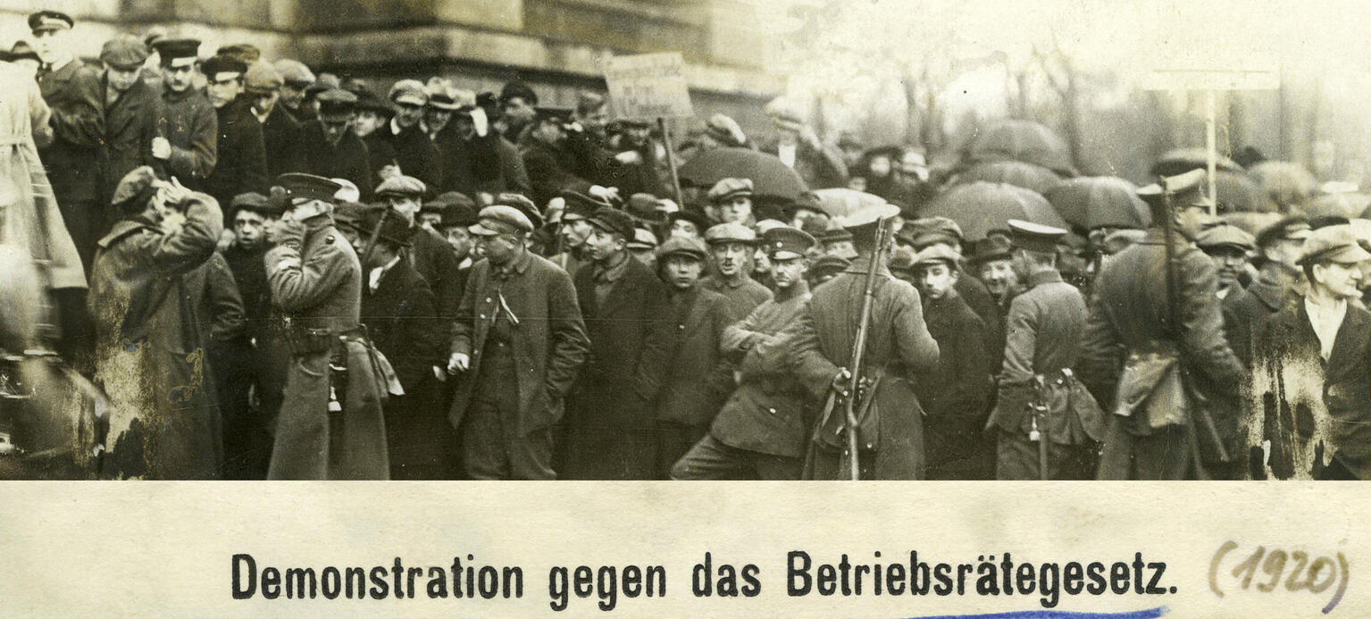 Demonstration gegen das Betriebsrätegesetze