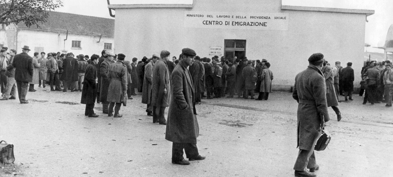 ein Bild von Gastarbeitern in Italien vor der Reise nach Deutschland