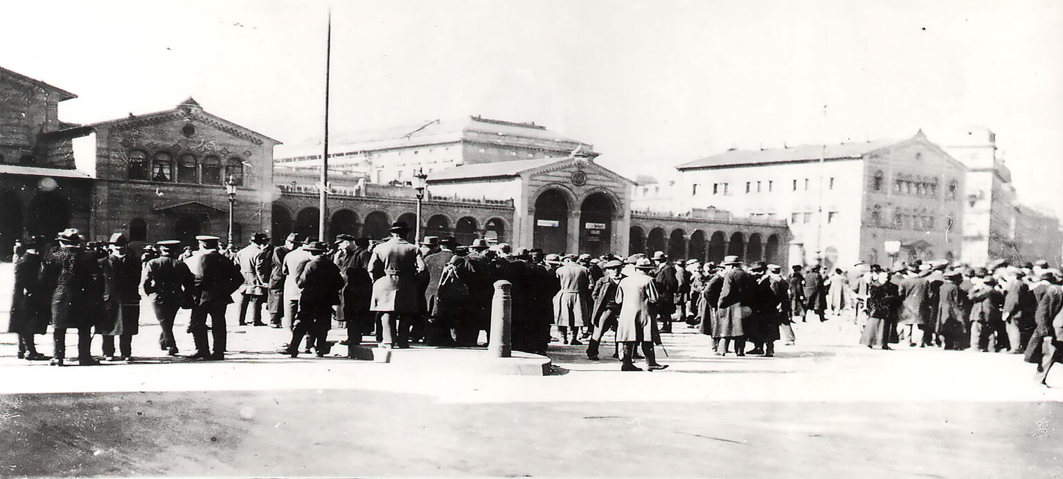 Generalstreik gegen den Kapp-Putsch: Blick auf den Münchener Bahnhofsplatz, 15. März 1920