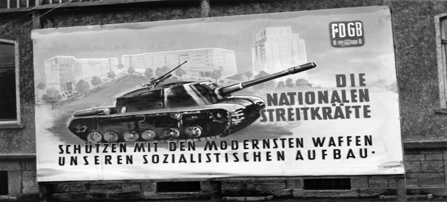 Plakat des FDGB mit Werbung für die“ nationalen Streitkräfte“, 1952