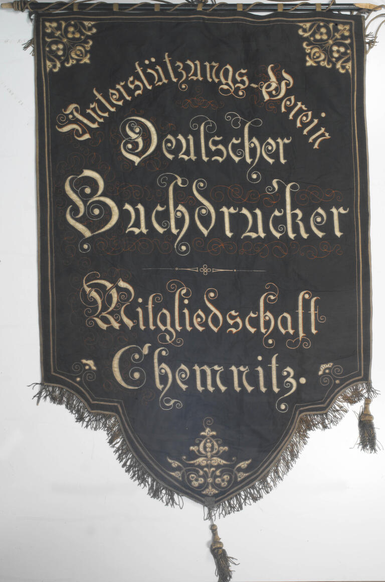 Fahne des Unterstützungsvereins Deutscher Buchdrucker in Chemnitz um 1886