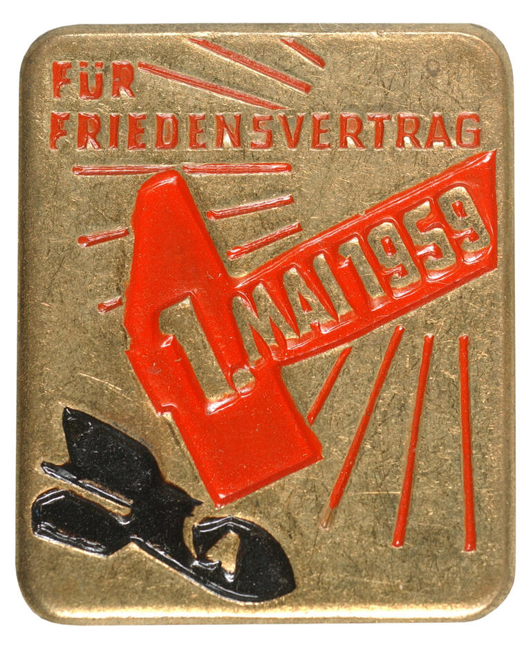 1. Mai 1959: Anstecknadel „Für Friedensvertrag“