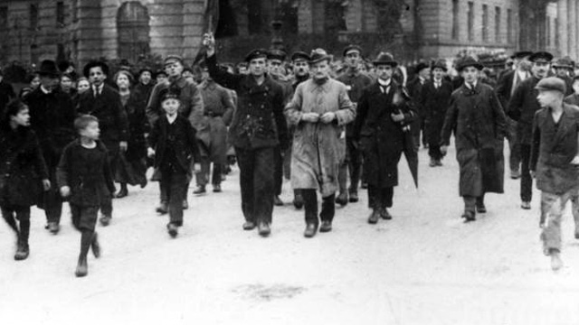 Ansicht einer Demonstration von Arbeitern und Soldaten 1918